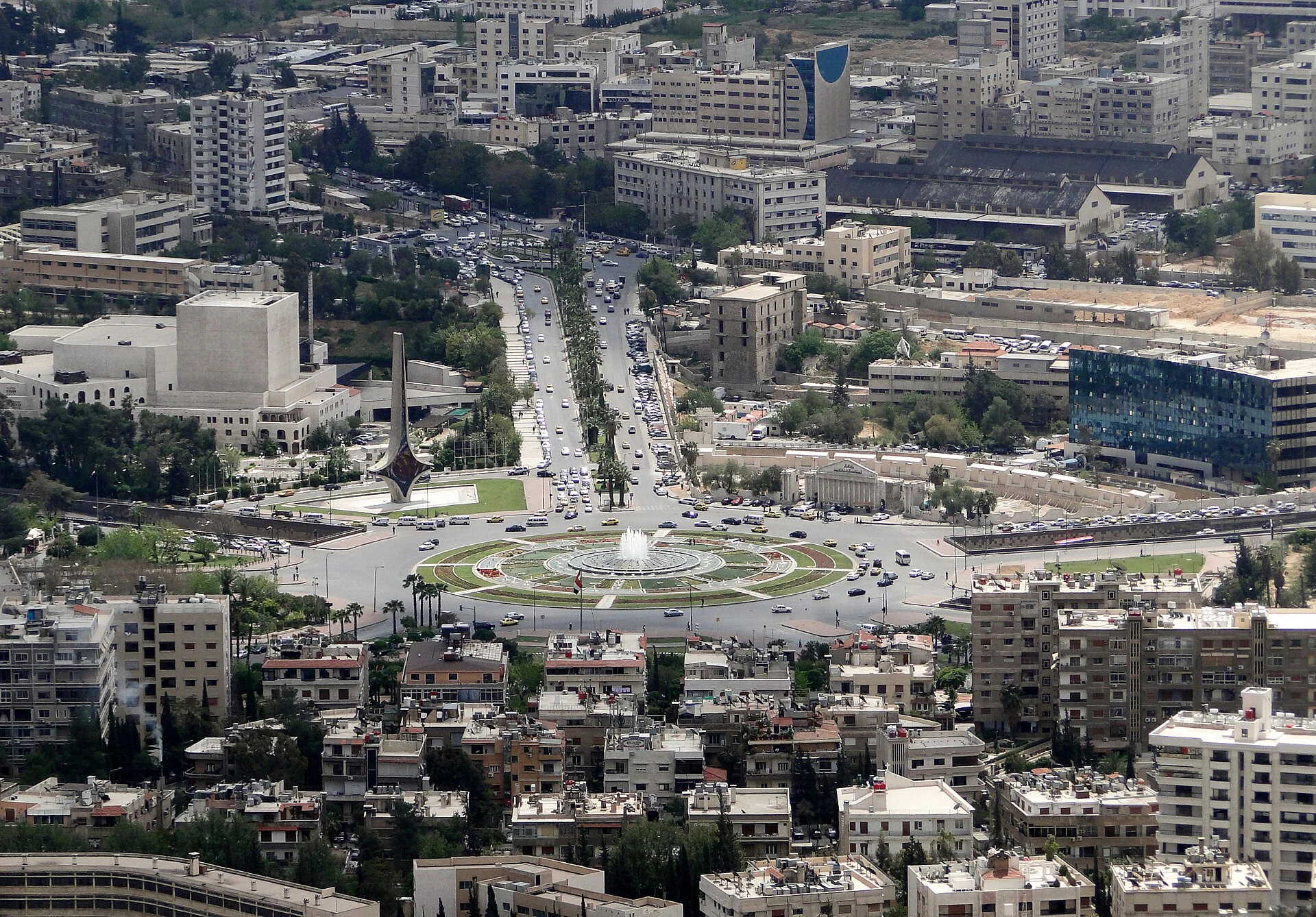 صورة إضافية لـنصب السيف الدمشقي